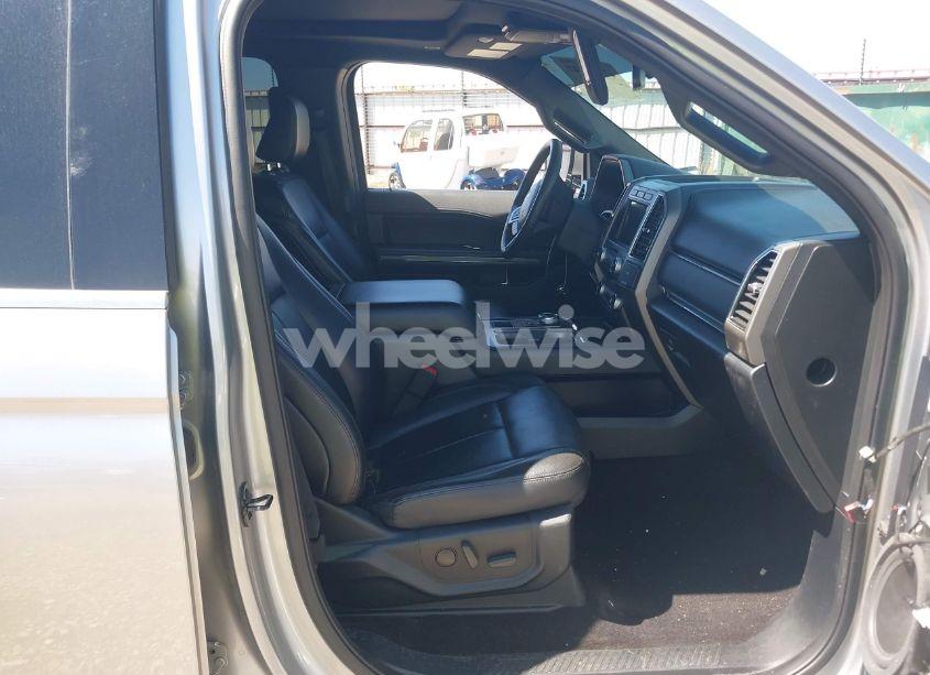 Photo 5 of 2021 Ford Expedition XLT (VIN 1FMJU1HT9MEA33614)