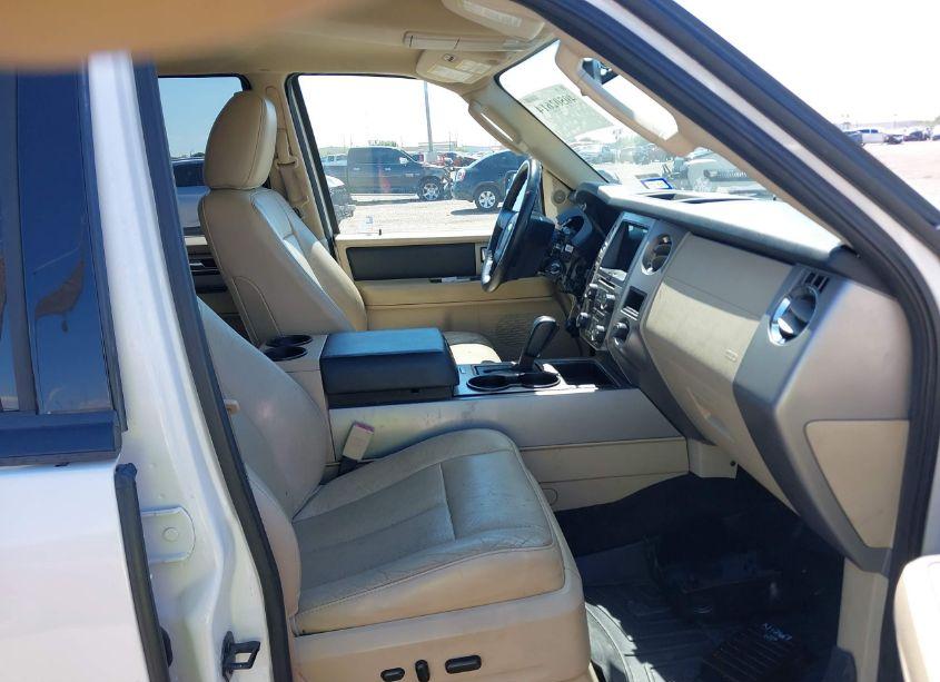 Photo 5 of 2017 Ford Expedition XLT (VIN 1FMJU1HTXHEA42635)