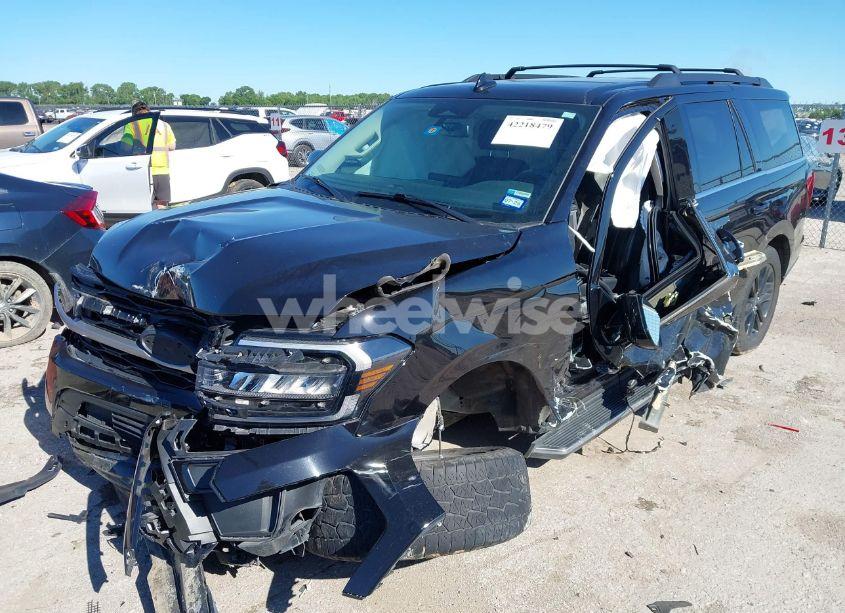 Photo 2 of 2022 Ford Expedition XLT (VIN 1FMJU1HTXNEA03300)