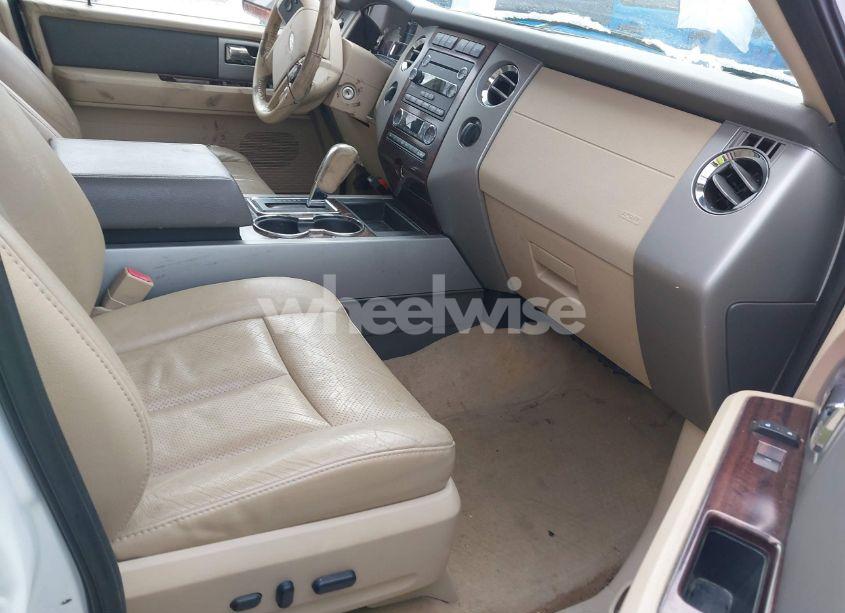 Photo 5 of 2011 Ford Expedition XLT (VIN 1FMJU1J50BEF56769)