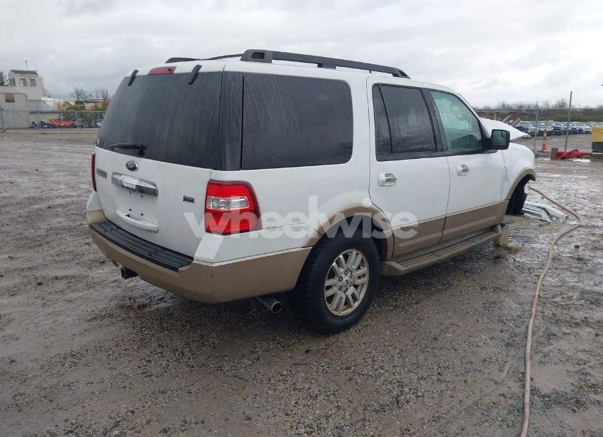 Photo 4 of 2014 Ford Expedition XLT (VIN 1FMJU1J51EEF44716)