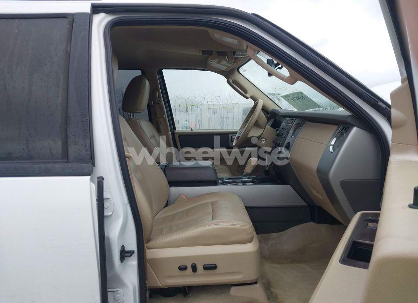 Photo 5 of 2014 Ford Expedition XLT (VIN 1FMJU1J51EEF44716)