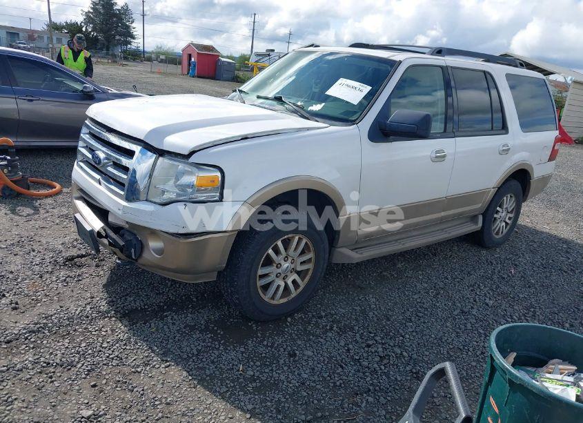 Photo 2 of 2011 Ford Expedition XLT (VIN 1FMJU1J52BEF11168)