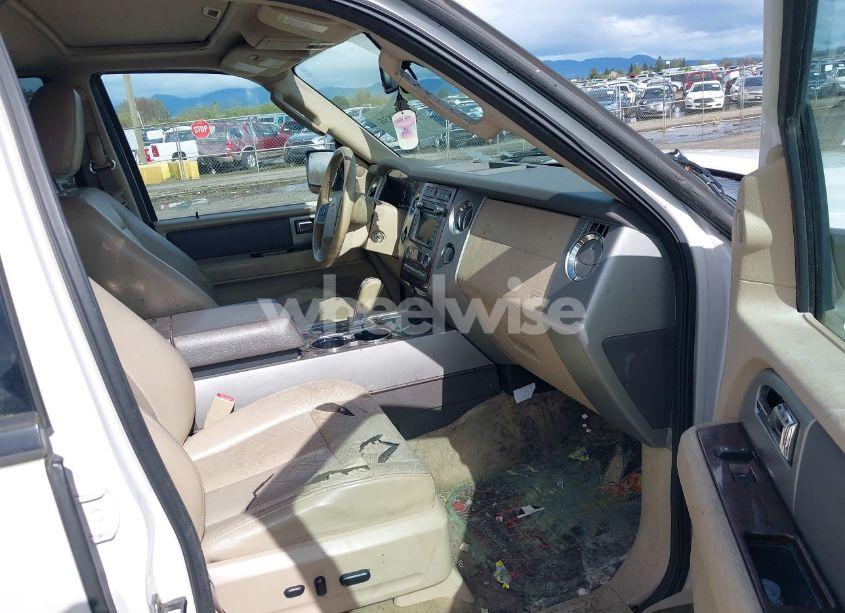 Photo 5 of 2011 Ford Expedition XLT (VIN 1FMJU1J52BEF11168)