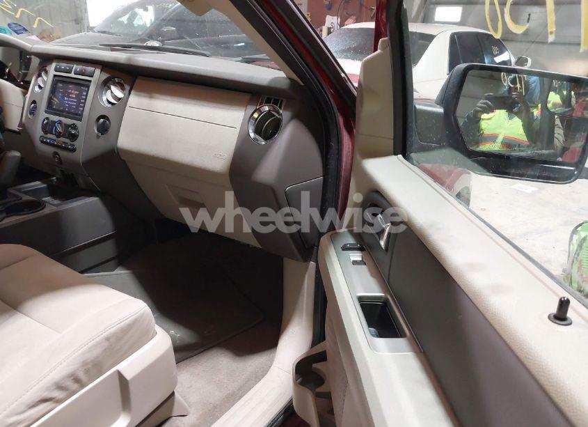 Photo 5 of 2013 Ford Expedition XLT (VIN 1FMJU1J52DEF63306)