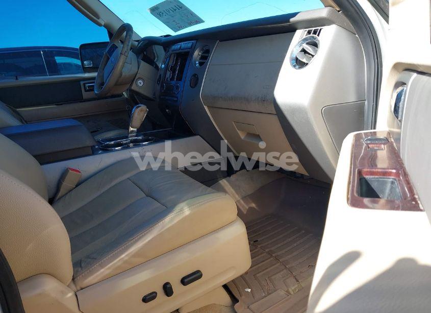 Photo 5 of 2011 Ford Expedition XLT (VIN 1FMJU1J53BEF55762)