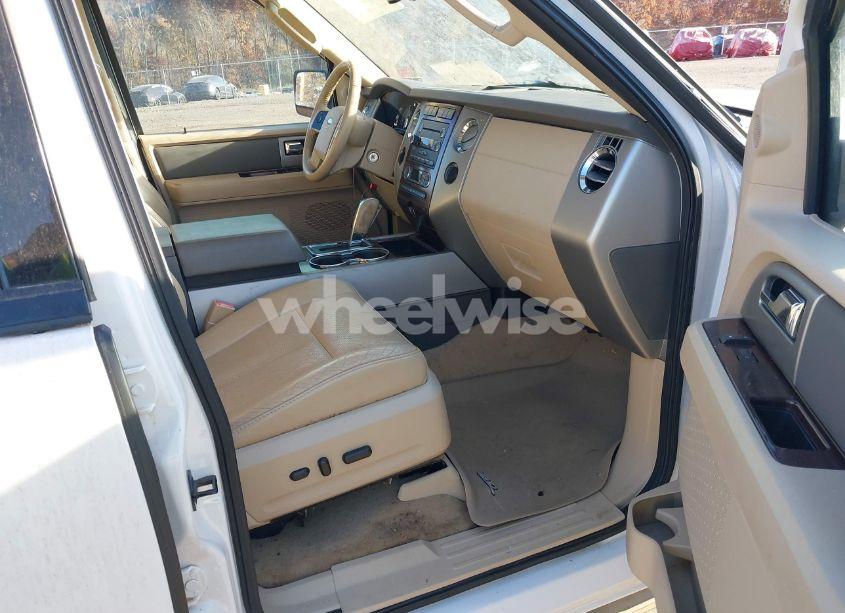 Photo 5 of 2011 Ford Expedition XLT (VIN 1FMJU1J54BEF56807)