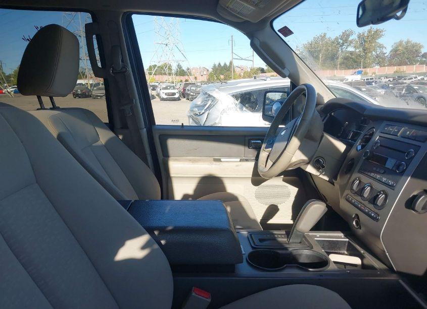 Photo 5 of 2011 Ford Expedition XLT (VIN 1FMJU1J55BEF49915)