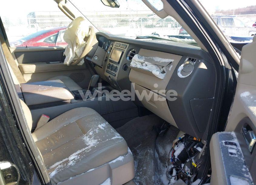 Photo 5 of 2012 Ford Expedition XLT (VIN 1FMJU1J55CEF01963)