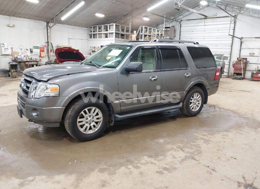 Photo 2 of 2013 Ford Expedition XLT (VIN 1FMJU1J56DEF08695)