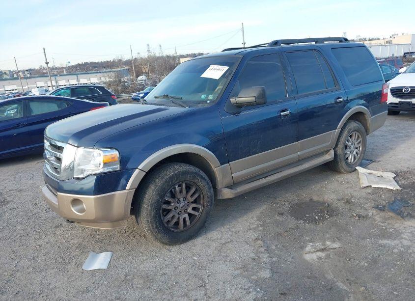 Photo 2 of 2013 Ford Expedition XLT (VIN 1FMJU1J56DEF49277)