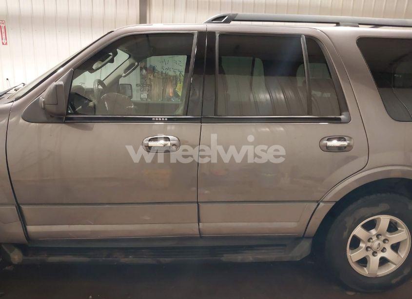 Photo 15 of 2014 Ford Expedition XLT (VIN 1FMJU1J56EEF63567)