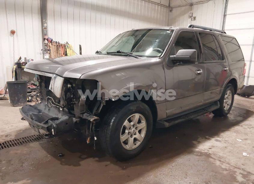 Photo 2 of 2014 Ford Expedition XLT (VIN 1FMJU1J56EEF63567)