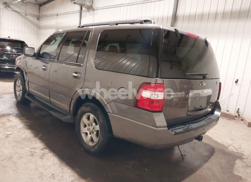 Photo 3 of 2014 Ford Expedition XLT (VIN 1FMJU1J56EEF63567)