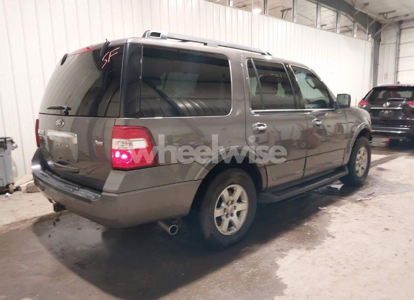 Photo 4 of 2014 Ford Expedition XLT (VIN 1FMJU1J56EEF63567)