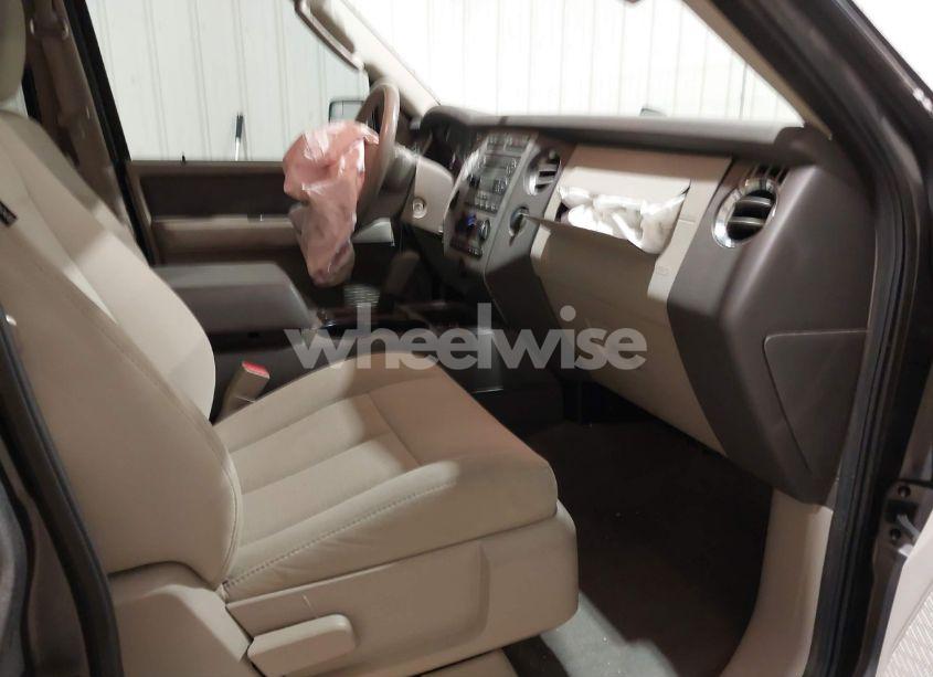 Photo 5 of 2014 Ford Expedition XLT (VIN 1FMJU1J56EEF63567)