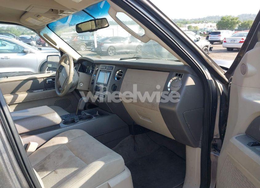 Photo 5 of 2011 Ford Expedition XLT (VIN 1FMJU1J57BEF06158)