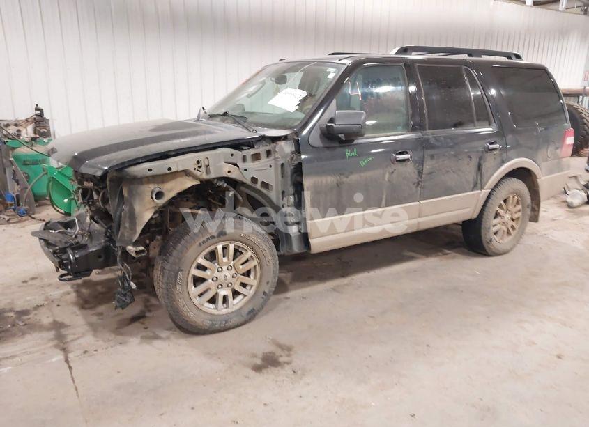 Photo 2 of 2011 Ford Expedition XLT (VIN 1FMJU1J57BEF42643)