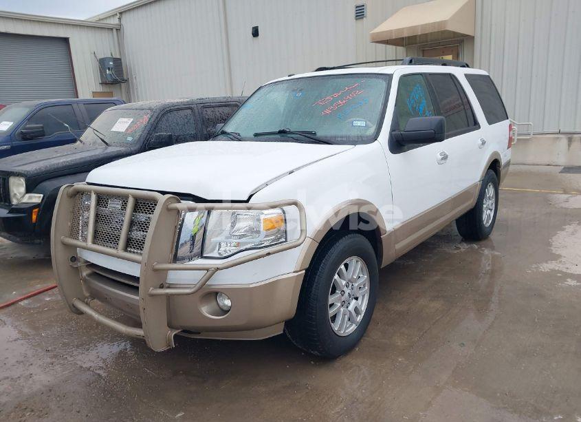 Photo 2 of 2011 Ford Expedition XLT (VIN 1FMJU1J58BEF57233)