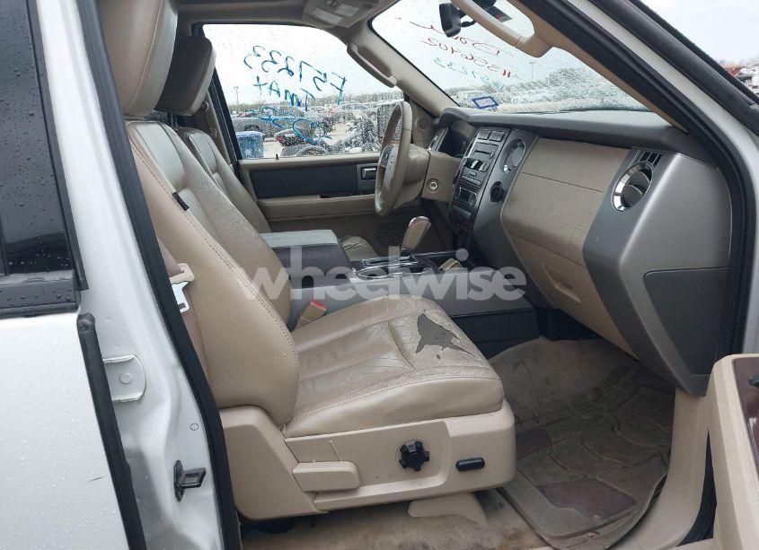 Photo 5 of 2011 Ford Expedition XLT (VIN 1FMJU1J58BEF57233)