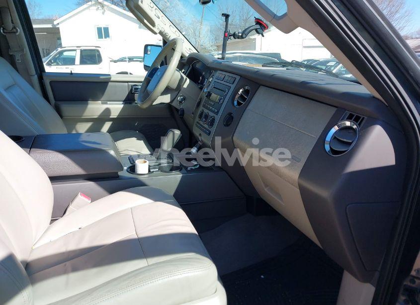 Photo 5 of 2014 Ford Expedition XLT (VIN 1FMJU1J58EEF02558)