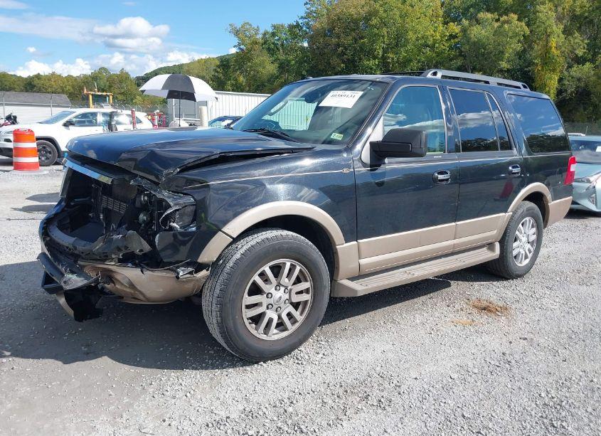 Photo 2 of 2014 Ford Expedition XLT (VIN 1FMJU1J59EEF39019)