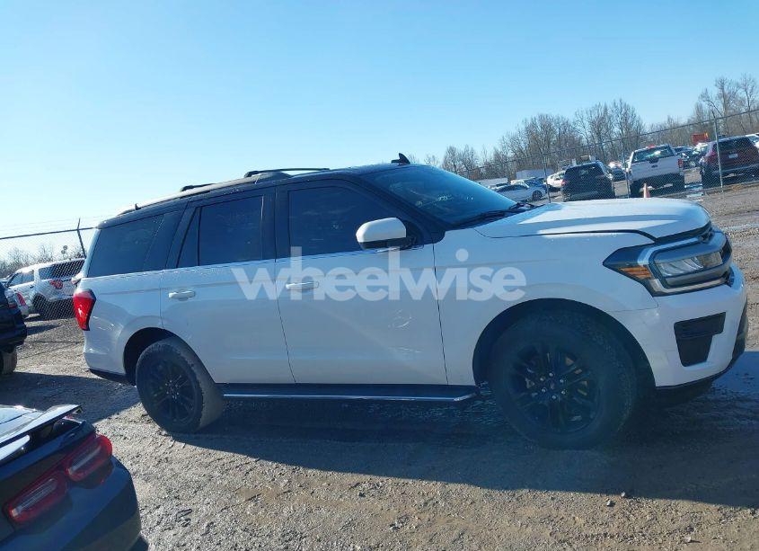 Photo 13 of 2023 Ford Expedition XLT (VIN 1FMJU1J80PEA44656)