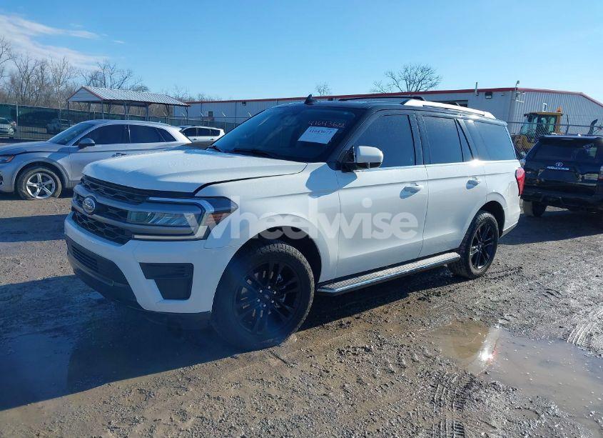 Photo 2 of 2023 Ford Expedition XLT (VIN 1FMJU1J80PEA44656)
