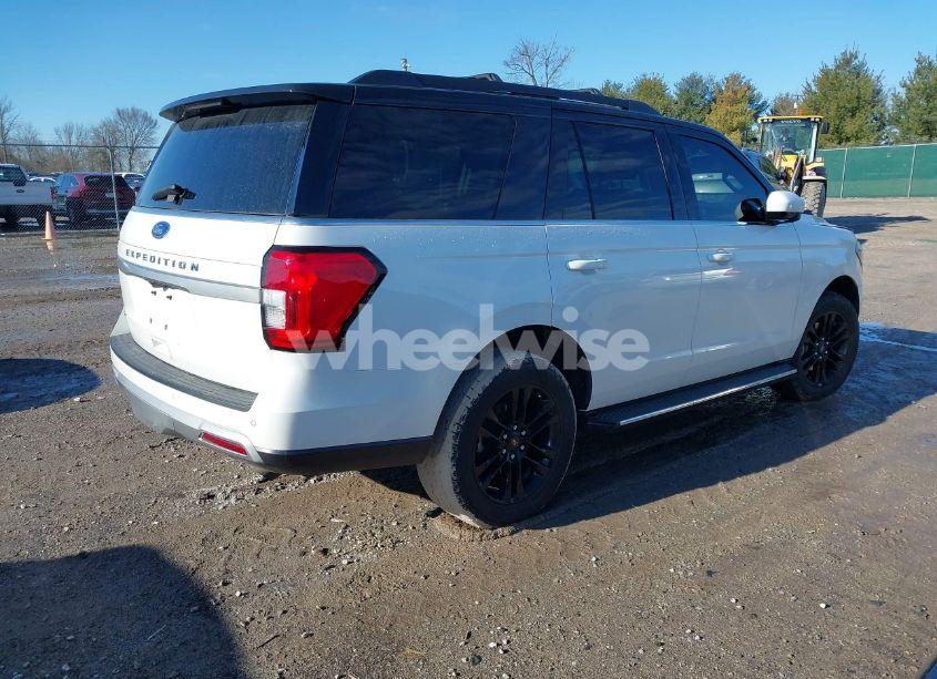 Photo 4 of 2023 Ford Expedition XLT (VIN 1FMJU1J80PEA44656)