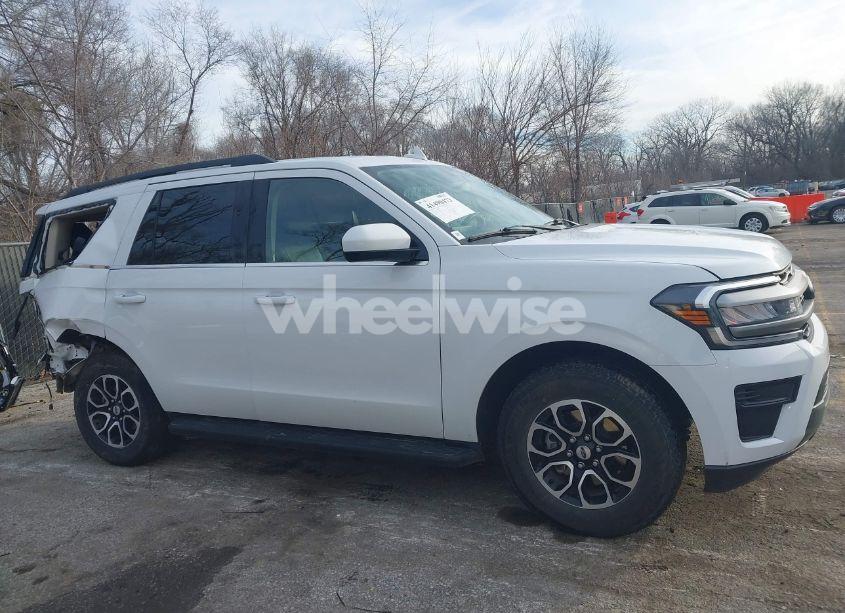 Photo 13 of 2024 Ford Expedition XLT (VIN 1FMJU1J81REA08977)