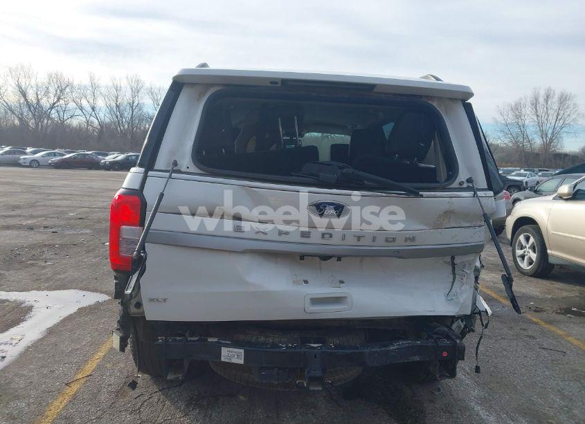 Photo 16 of 2024 Ford Expedition XLT (VIN 1FMJU1J81REA08977)