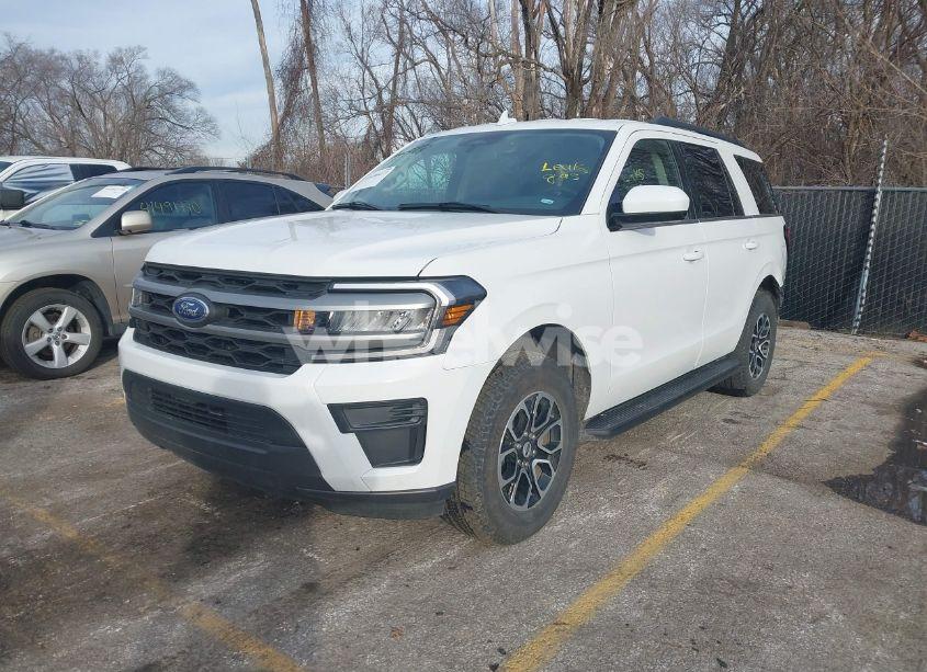 Photo 2 of 2024 Ford Expedition XLT (VIN 1FMJU1J81REA08977)