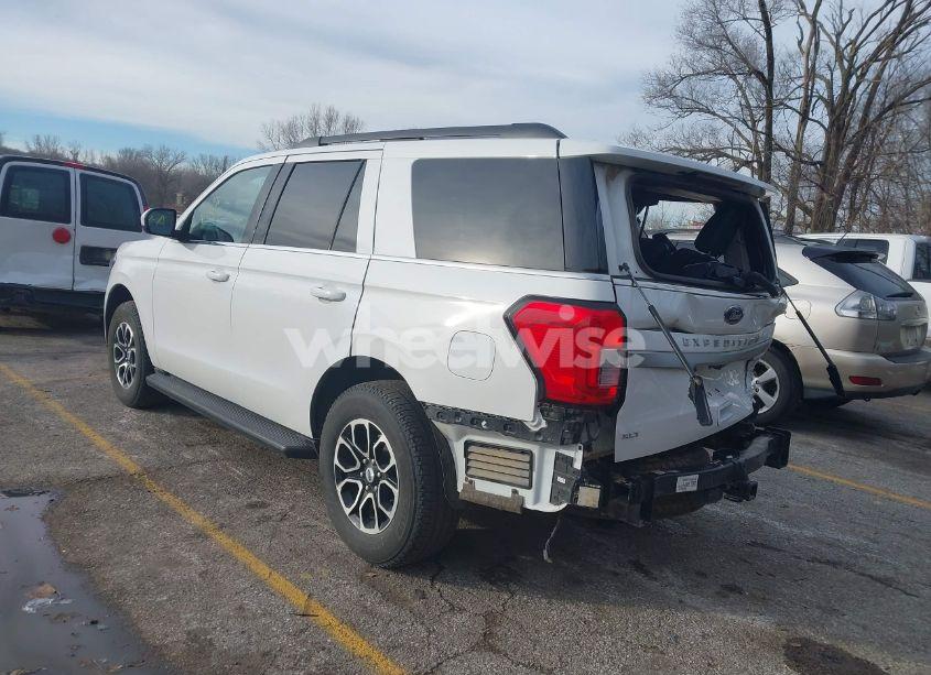 Photo 3 of 2024 Ford Expedition XLT (VIN 1FMJU1J81REA08977)
