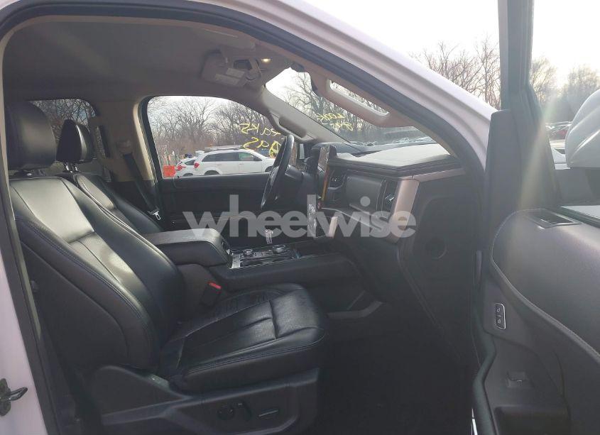 Photo 5 of 2024 Ford Expedition XLT (VIN 1FMJU1J81REA08977)