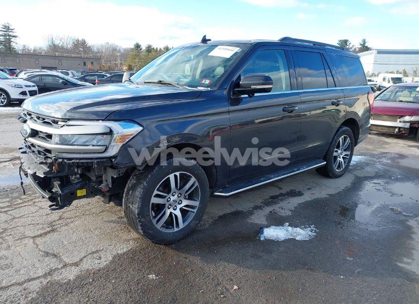 Photo 2 of 2023 Ford Expedition XLT (VIN 1FMJU1J82PEA31472)
