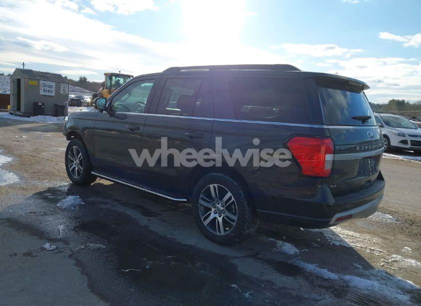 Photo 3 of 2023 Ford Expedition XLT (VIN 1FMJU1J82PEA31472)