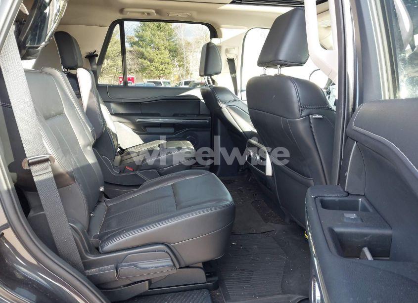 Photo 8 of 2023 Ford Expedition XLT (VIN 1FMJU1J82PEA31472)