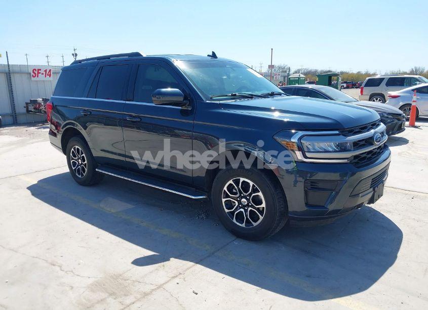 2023 Ford Expedition XLT (VIN 1FMJU1J82PEA45419) main photo