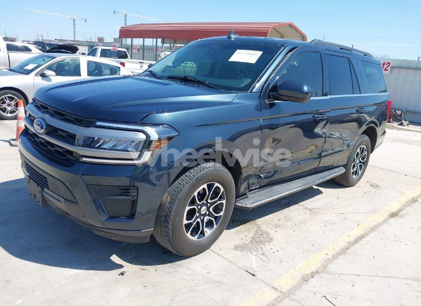 Photo 2 of 2023 Ford Expedition XLT (VIN 1FMJU1J82PEA45419)