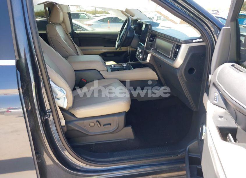 Photo 5 of 2023 Ford Expedition XLT (VIN 1FMJU1J82PEA45419)