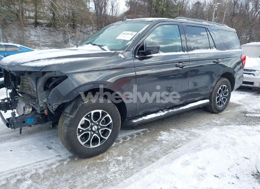 Photo 2 of 2024 Ford Expedition XLT (VIN 1FMJU1J82REA25609)