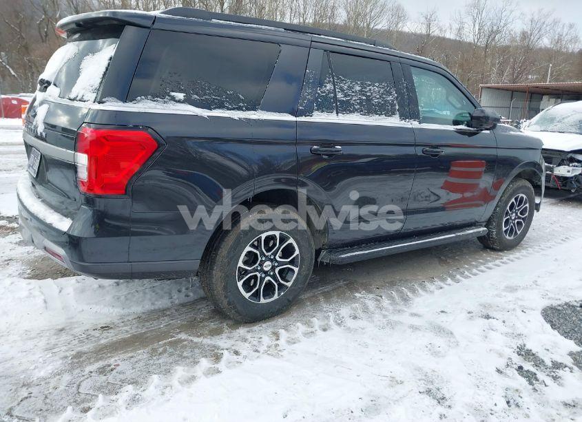 Photo 4 of 2024 Ford Expedition XLT (VIN 1FMJU1J82REA25609)
