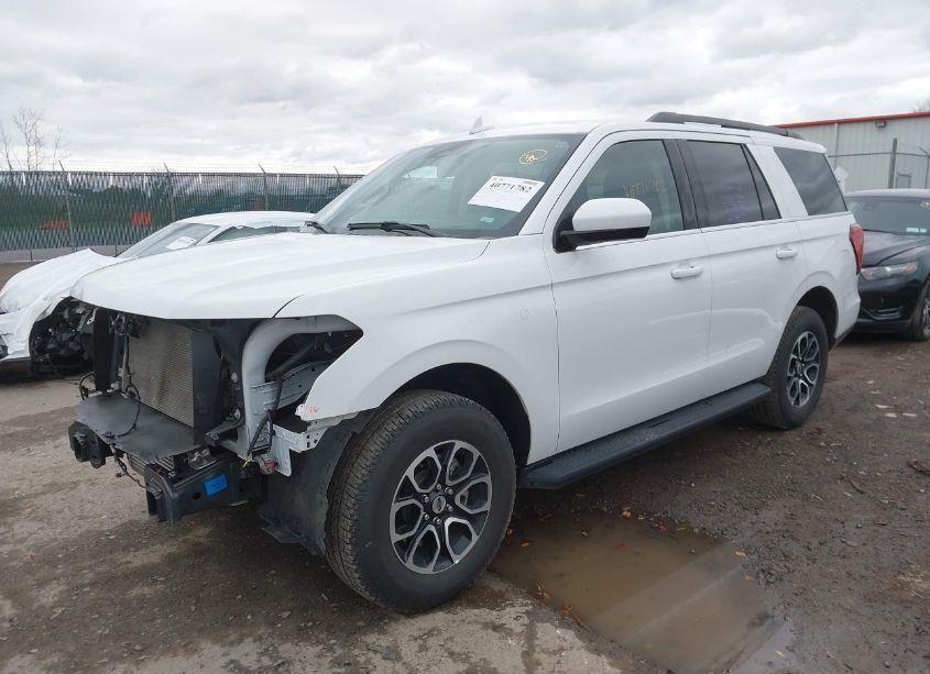 2024 Ford Expedition XLT (VIN 1FMJU1J82REA32804) main photo