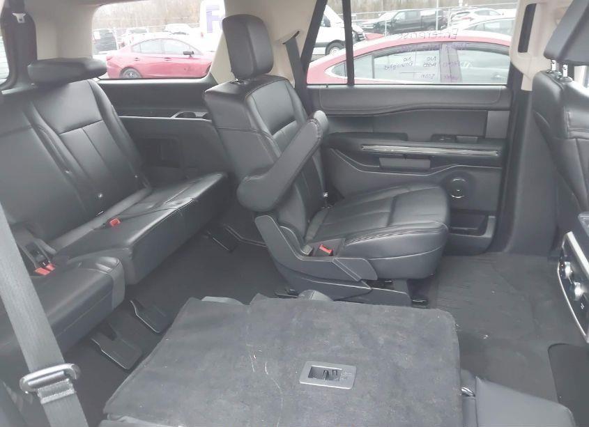 Photo 10 of 2024 Ford Expedition XLT (VIN 1FMJU1J82REA32804)