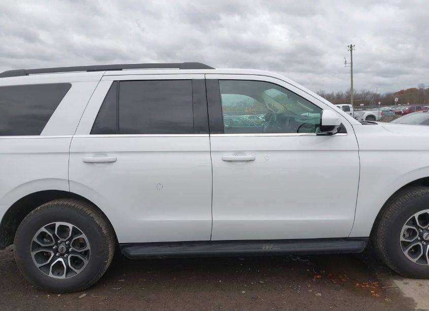 Photo 14 of 2024 Ford Expedition XLT (VIN 1FMJU1J82REA32804)