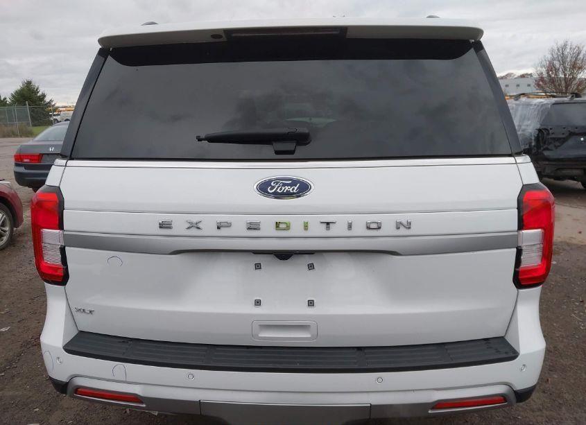 Photo 16 of 2024 Ford Expedition XLT (VIN 1FMJU1J82REA32804)