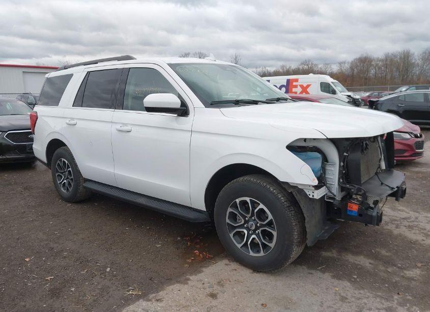 Photo 2 of 2024 Ford Expedition XLT (VIN 1FMJU1J82REA32804)