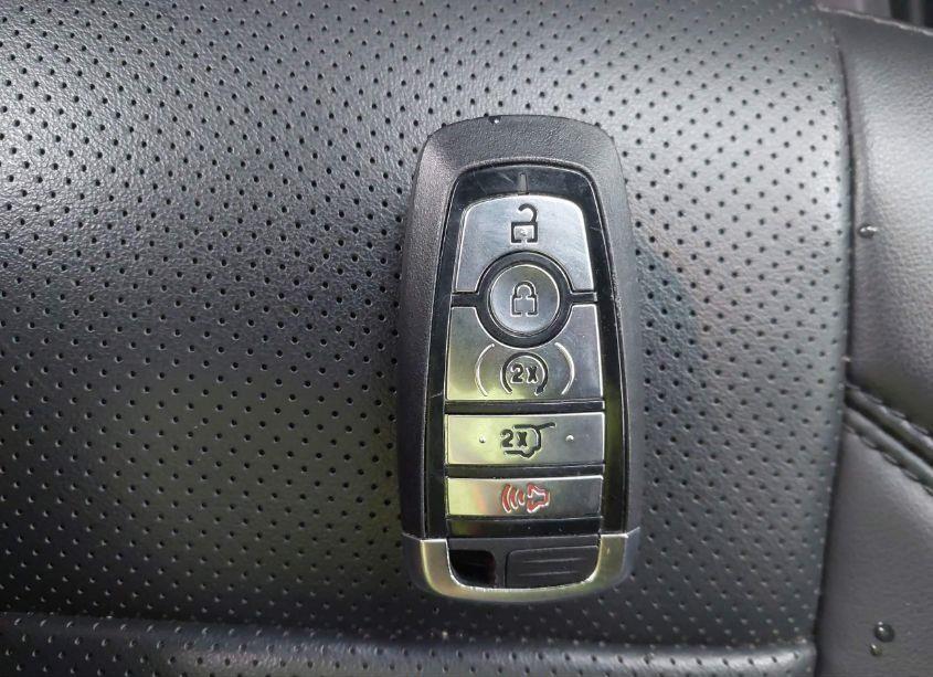 Photo 6 of 2024 Ford Expedition XLT (VIN 1FMJU1J82REA32804)