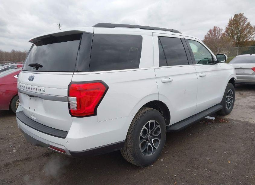 Photo 8 of 2024 Ford Expedition XLT (VIN 1FMJU1J82REA32804)
