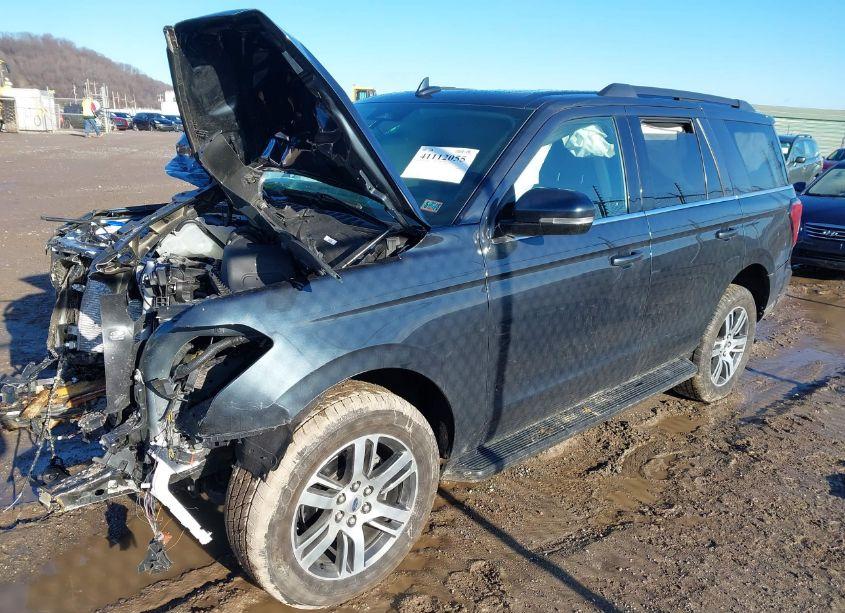 Photo 2 of 2024 Ford Expedition XLT (VIN 1FMJU1J82REA66595)